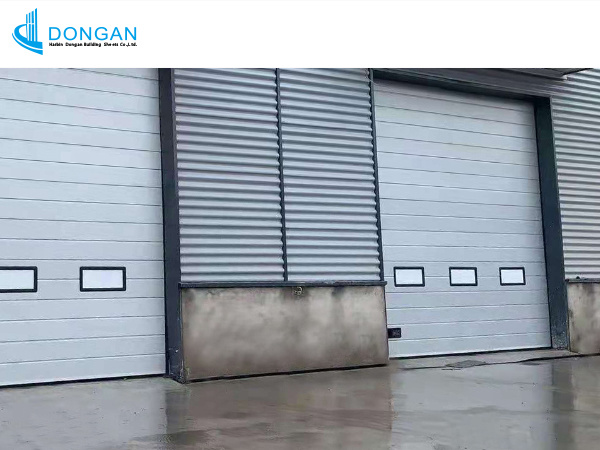 Industrial sliding-up door